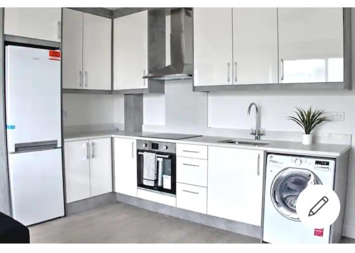 Lovely 2-Bedrooms With Free Parking Canvey Island Екстер'єр фото
